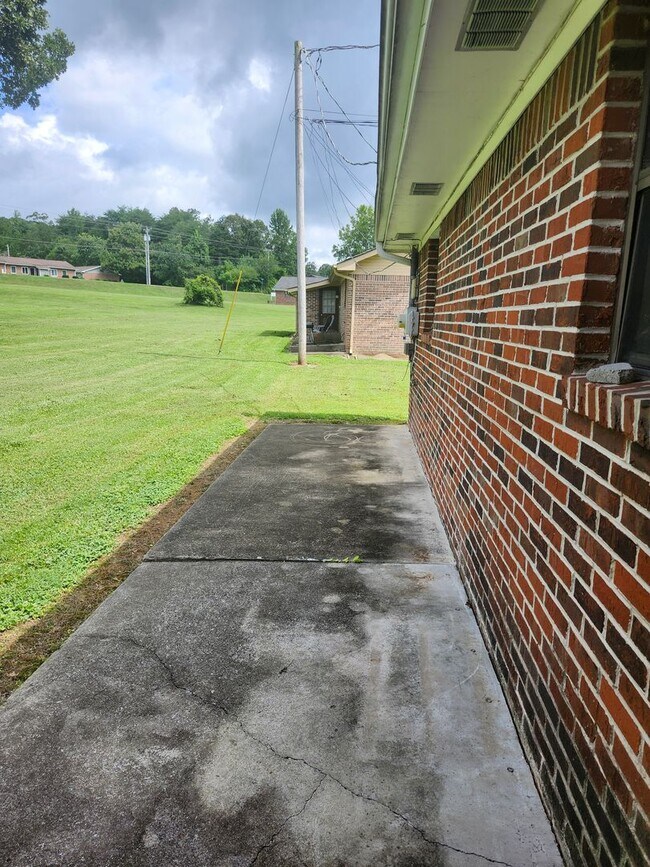 Building Photo - 107 Lytle Rd