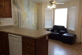 Building Photo - Spacious Townhome on Quiet Street