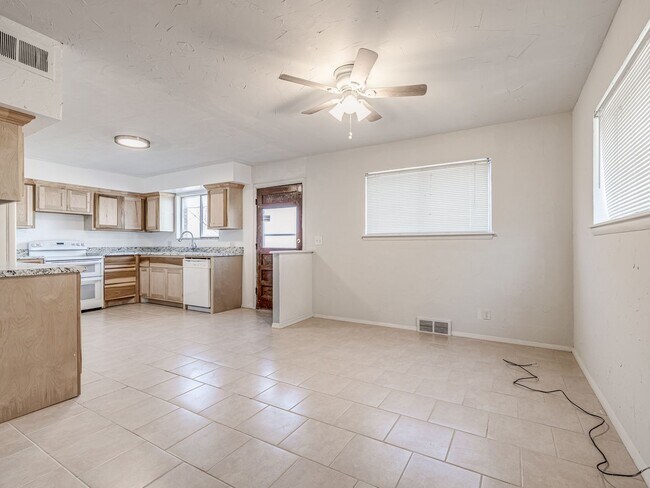 Building Photo - Updated in NE OKC for rent! Minutes to Broadway Extension/235 and Downtown!