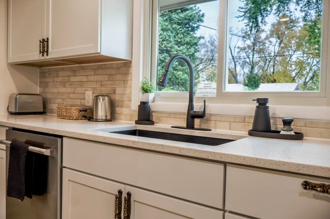 Building Photo - 1929 Summer St