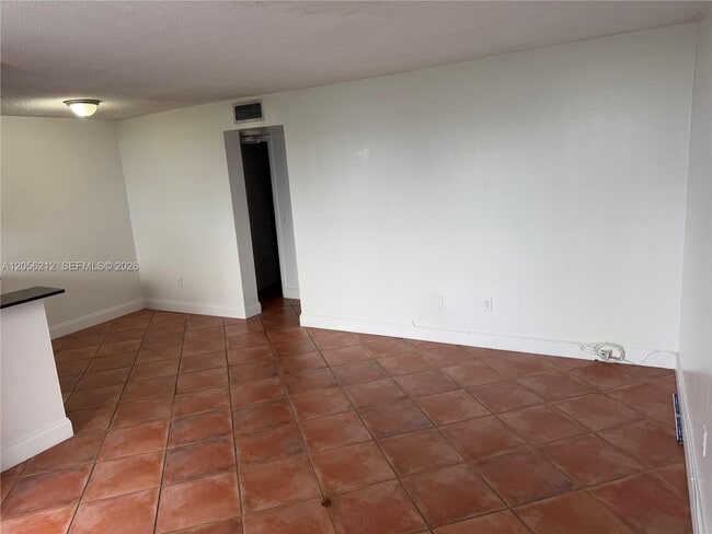 Building Photo - 1801 S Treasure Dr
