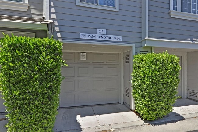Building Photo - 6321 Island Pine Way