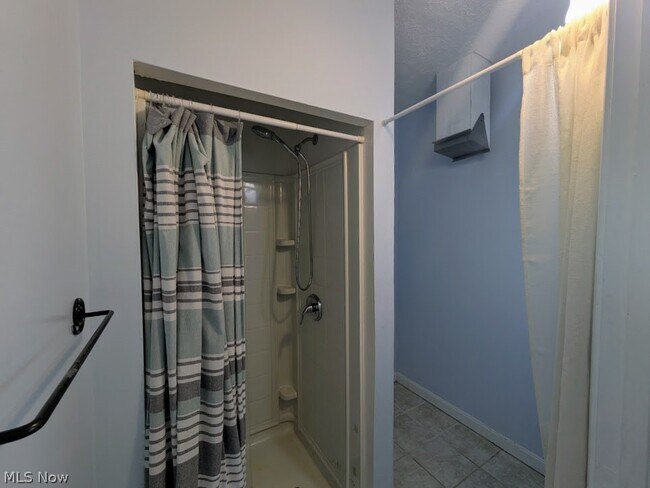 Building Photo - 1902 Harding Dr