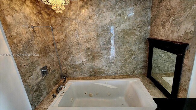 Building Photo - 513 S Ocean Dr