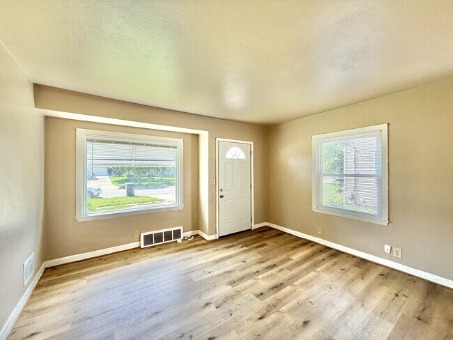 Building Photo - 1029 McKinley Ave