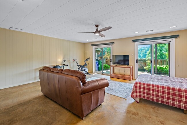 Building Photo - 7261 Dockside Ln