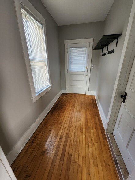Back Entry 1 - 207 N 6th St