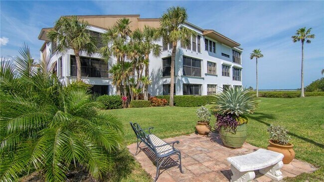 Building Photo - 2 BR 2 Bath Condo in Reflections on the Ri...