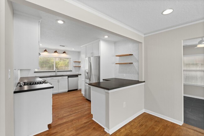 Building Photo - 2007 Wakefield Dr