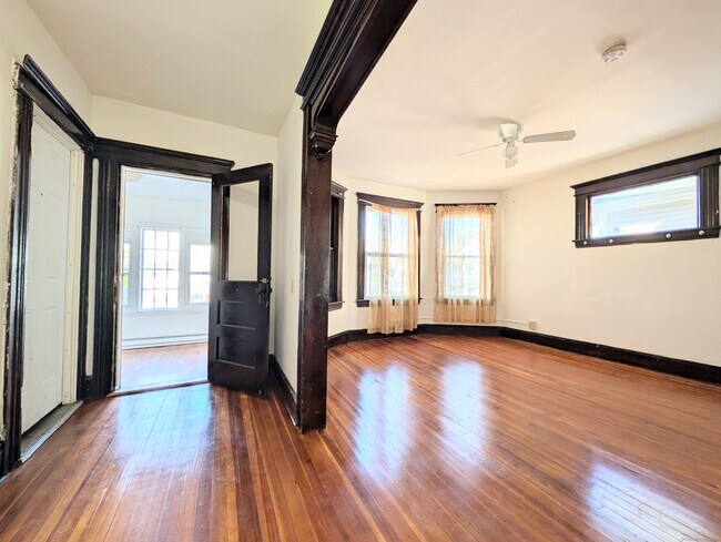 Building Photo - 133 Poplar St