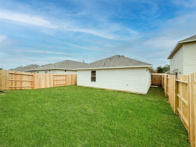 Building Photo - 1480 Las Cuevas Dr