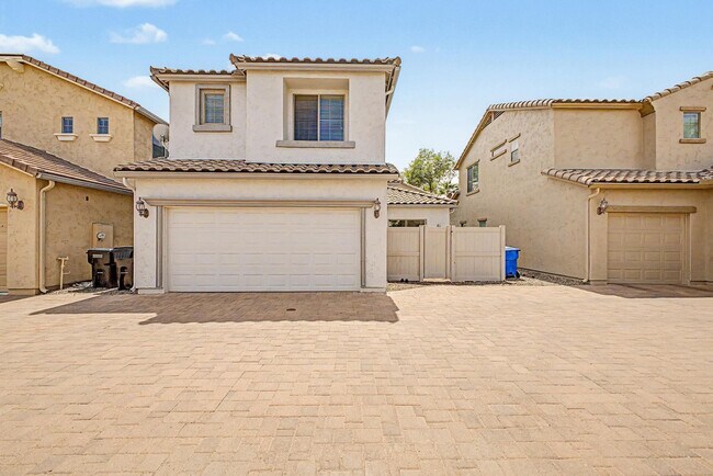 Building Photo - 26616 N Babbling Brook Dr
