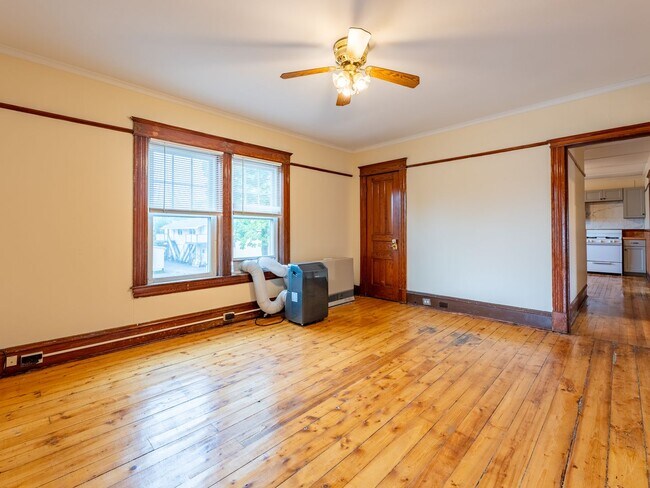 Building Photo - 17-19-19 Lafountain St
