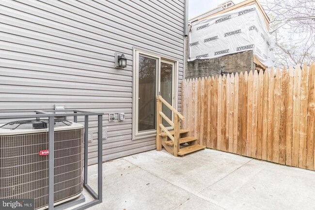 Building Photo - 2153 N Fairhill St