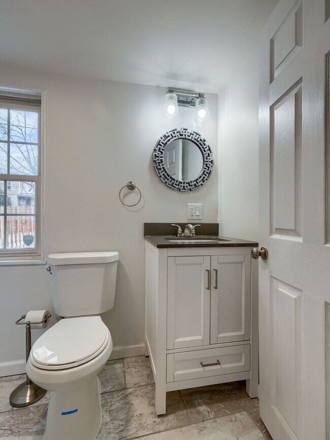 Building Photo - Newly Renovated Single Family Home in Midtown