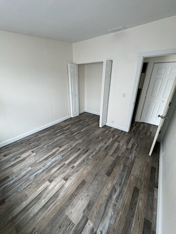 Building Photo - 1 Bed Single Level Apartment