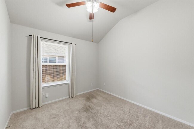 Building Photo - 104 Crooked Trail