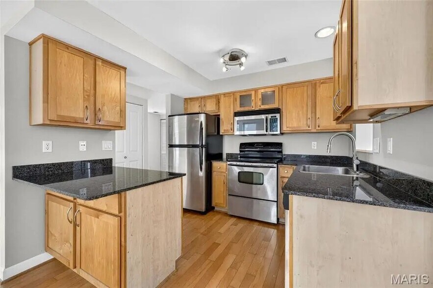 Building Photo - 5360 Pershing Ave