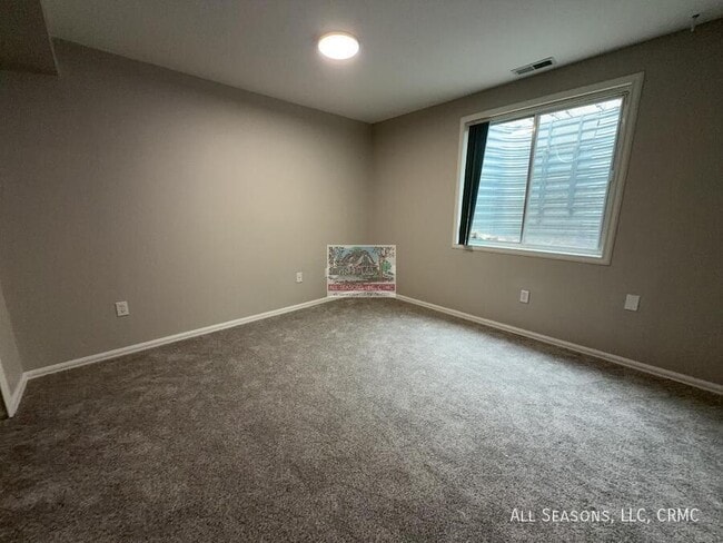 Building Photo - 5921 Fossil Dr