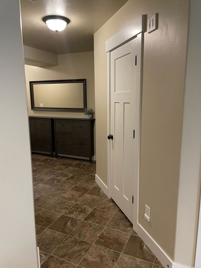 Building Photo - 3 bedroom 2.5 bath in Spanish Fork