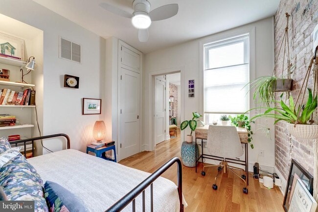 Building Photo - 602 14th Pl NE