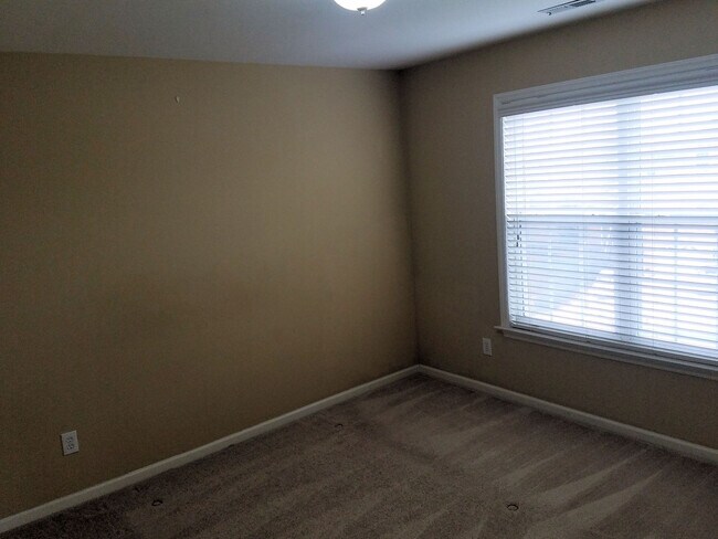 Building Photo - 100 Montauk Ct