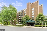 Building Photo - 1515 S Arlington Ridge Rd
