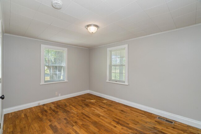 Building Photo - 6006 Fayette Ln