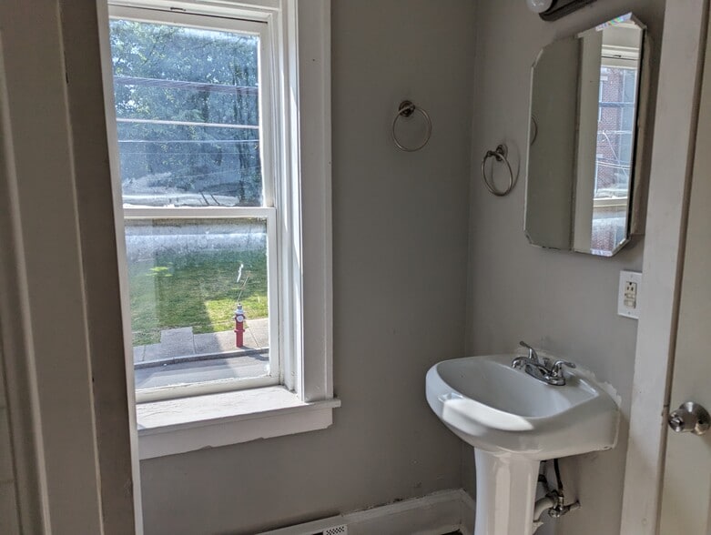 Primary Photo - 66 Broad St