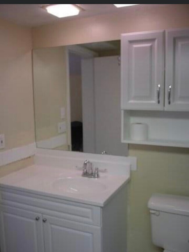 Building Photo - 3069 Colonial Way