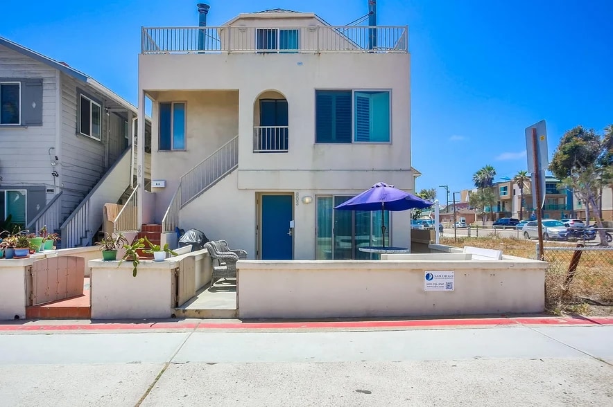 Primary Photo - 803 El Carmel Pl