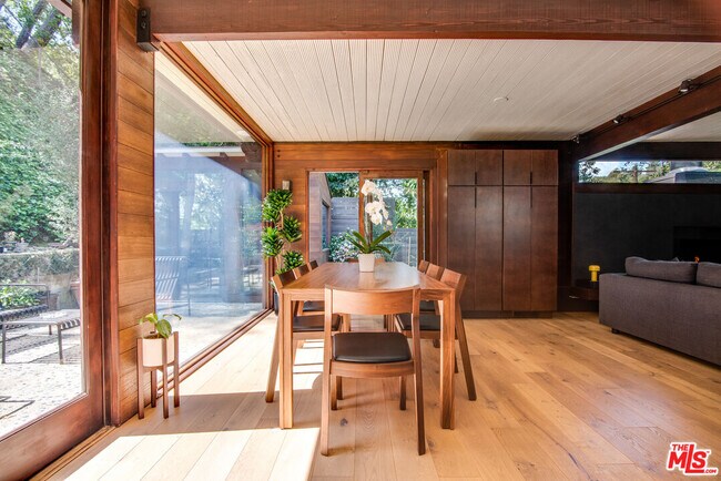 Building Photo - 9624 Yoakum Dr