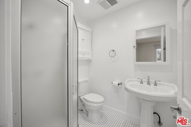 Building Photo - 6190 Mesa Ave