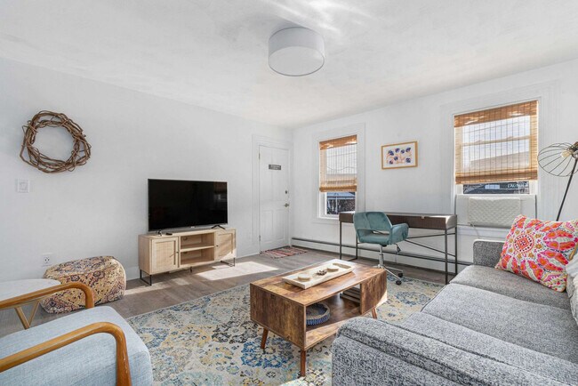 Building Photo - 136 Main St