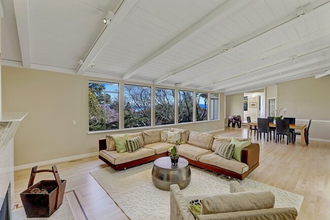 Building Photo - FIVE BEDROOM THREE-AND-A-HALF BATH HOME WI...