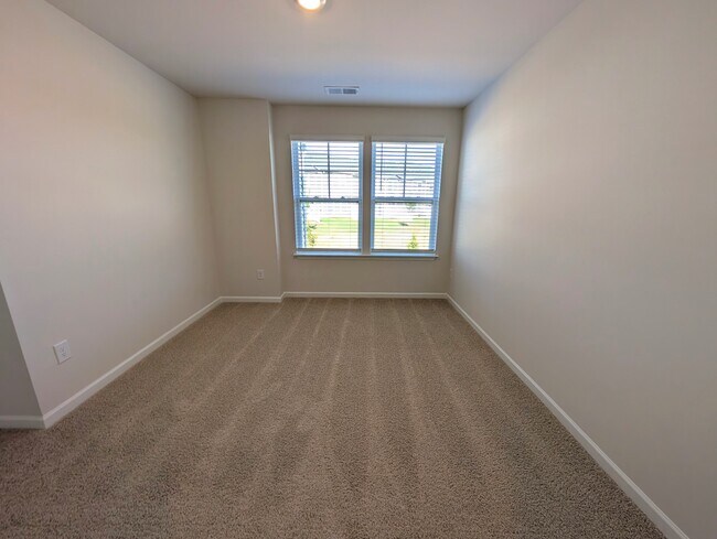 Building Photo - 1664 Hallview Ct