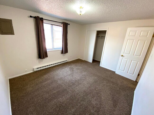 Building Photo - 810 Mary Anne Dr