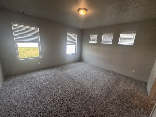 Building Photo - Luxury 4 Bed, 2 Bath Rancher in Spokane Valley!