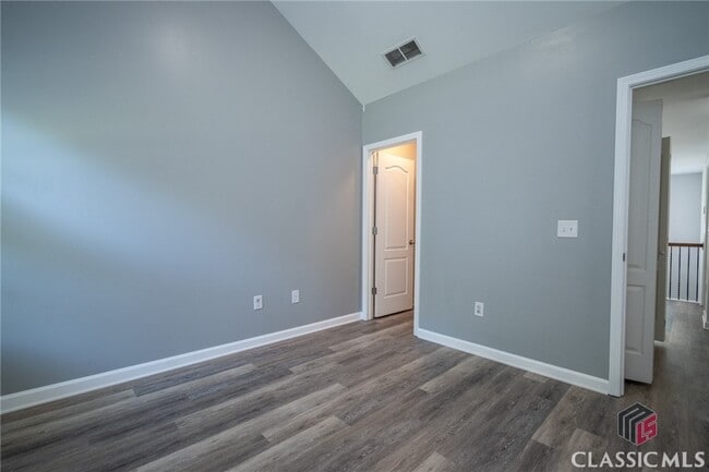 Building Photo - 168 Putters Dr
