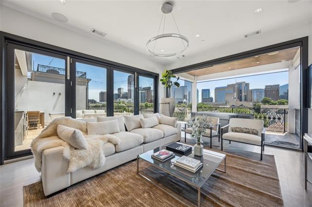 Building Photo - 2210 Boll St