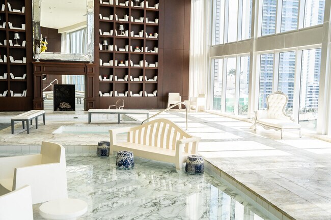 Building Photo - 465 Brickell Ave