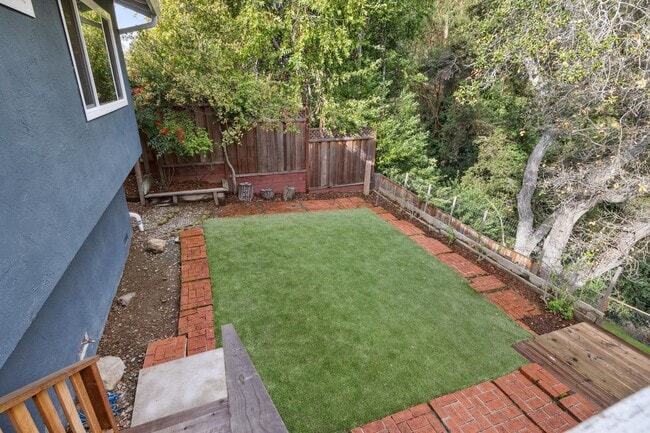 Building Photo - Updated Woodland Estates Home