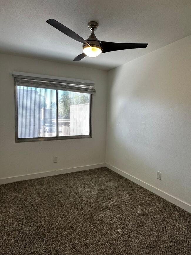 Building Photo - Beautifully Upgraded 3 Bedroom 1 Bathroom ...