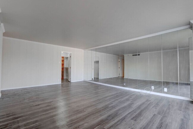 Building Photo - 3111 Bel Air Dr