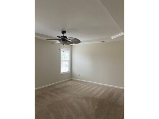 Building Photo - 50 Breezewood Dr