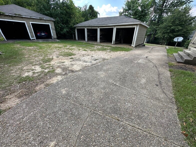 Rear Parking Access - 335 Caston Ave