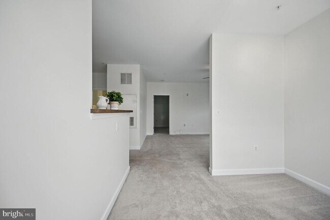 Building Photo - 42496 Mayflower Terrace