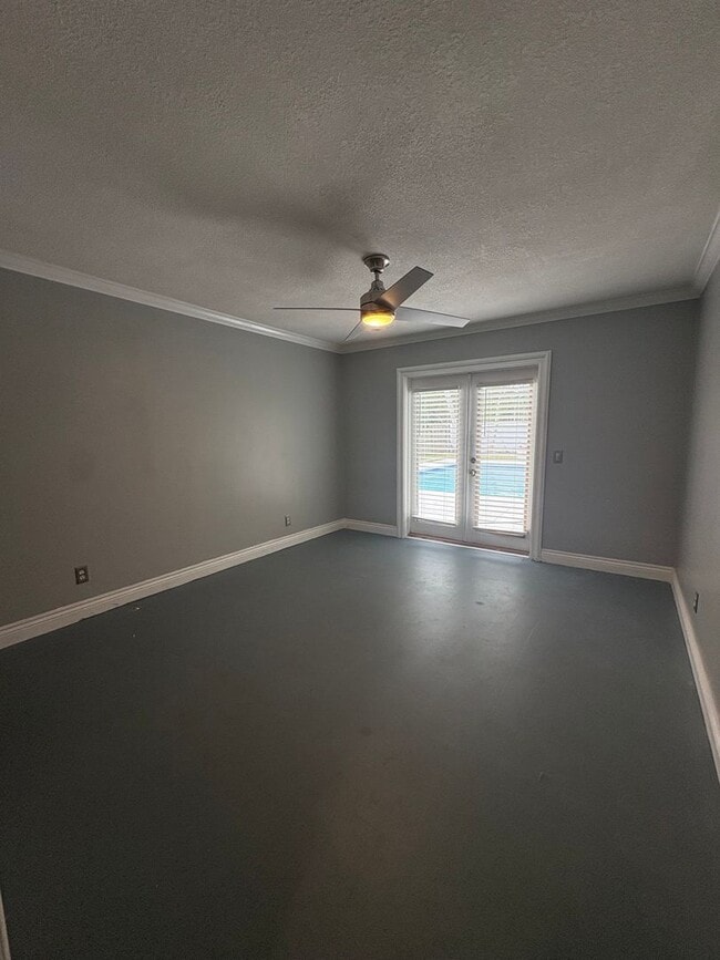 Building Photo - 3/2 Pool & Patio home in Stuart! Pool & Lawn care included!