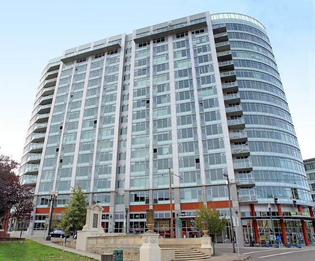 Building Photo - Chic, Urban 1 Bedroom Loft Style Condo at ...