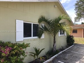 Building Photo - 2407 SW 42nd Ave